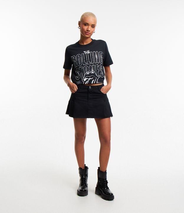 Mini Saia em Sarja com Barra Desfiada e Pregas