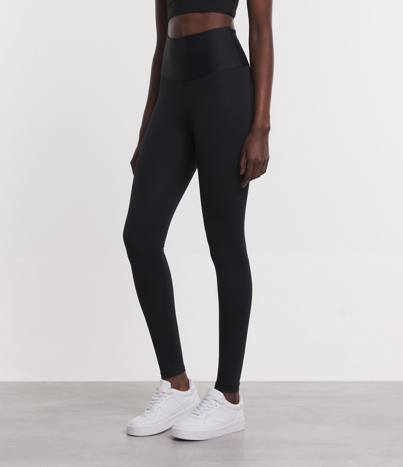 Calça Legging Esportiva em Poliamida com Cós Alto Preto 2