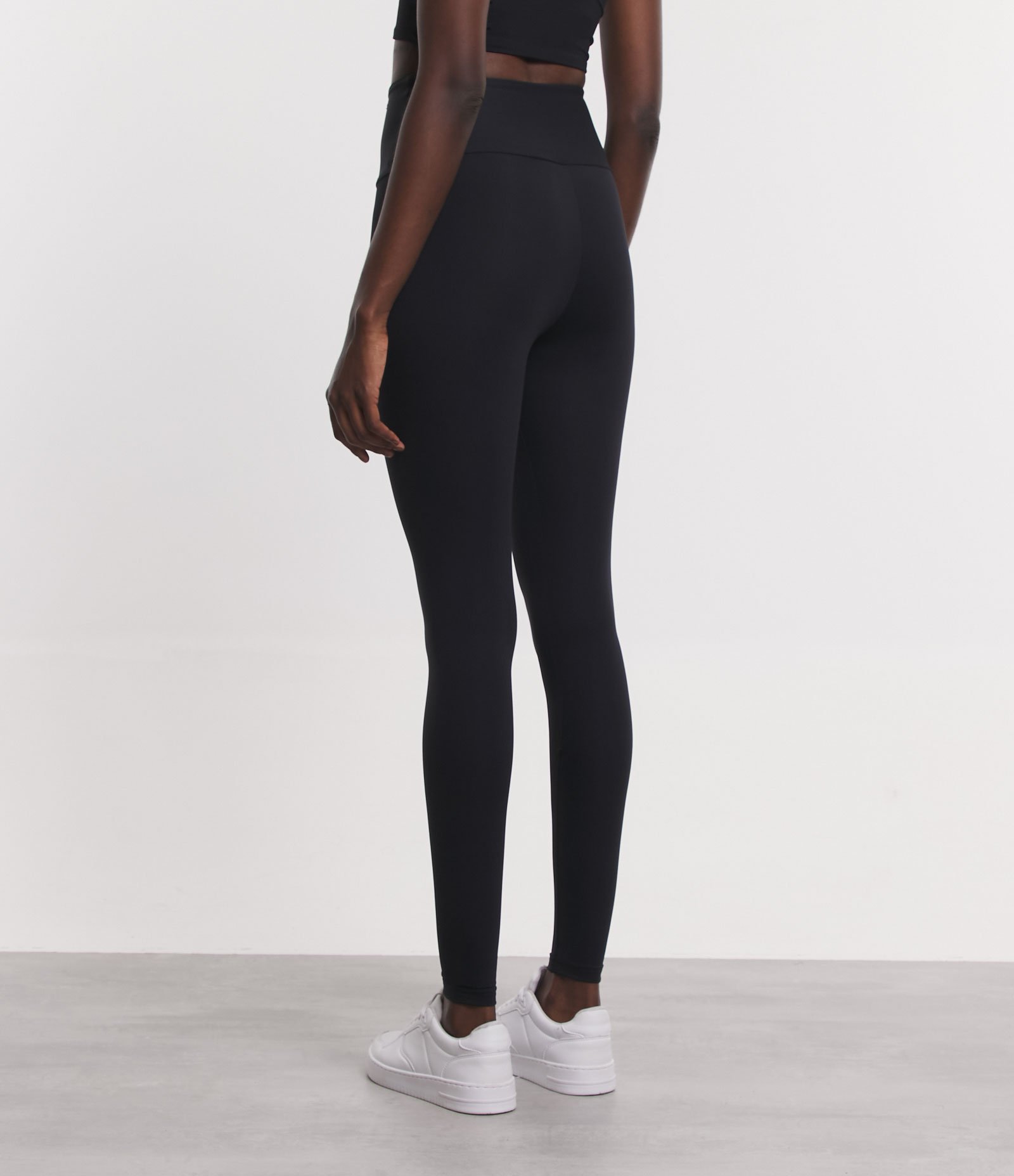Calça Legging Esportiva em Poliamida com Cós Alto Preto 3