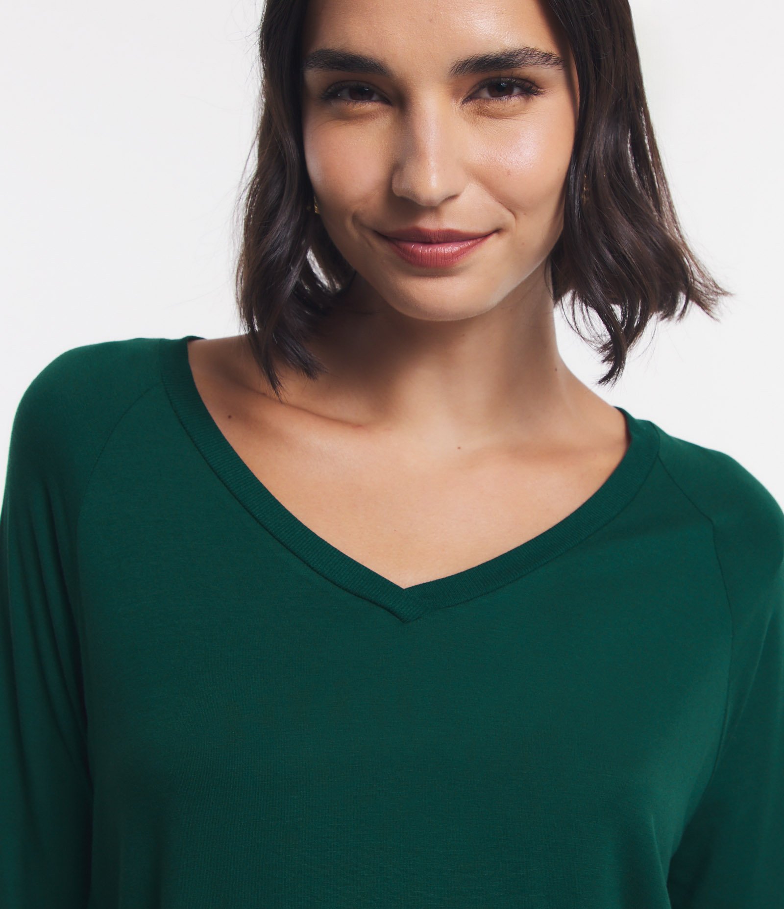 Blusa Básica em Viscose com Manga 3/4 e Decote V 3