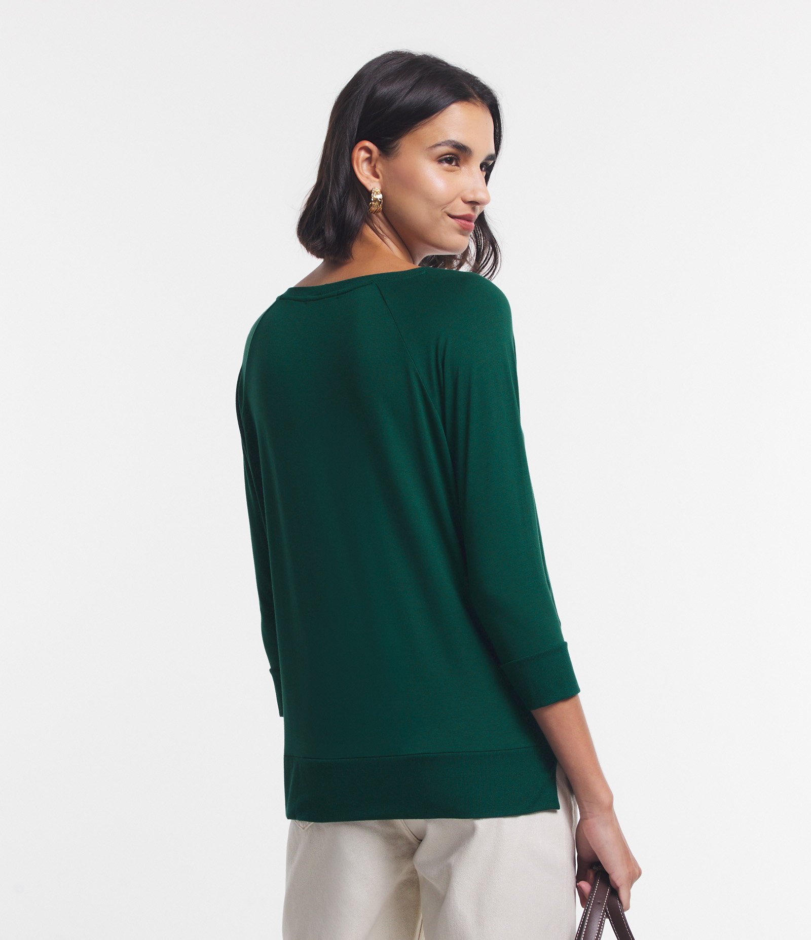 Blusa Básica em Viscose com Manga 3/4 e Decote V 4