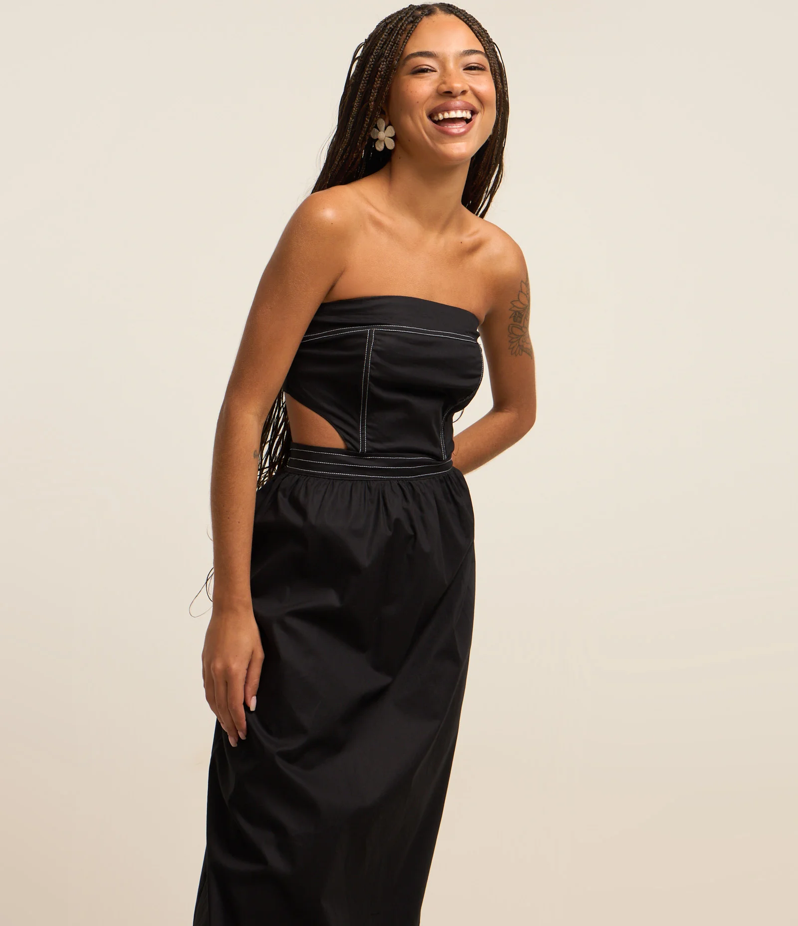 Vestido New Midi em Tricoline com Recorte Vazado e Pespontos Preto 2