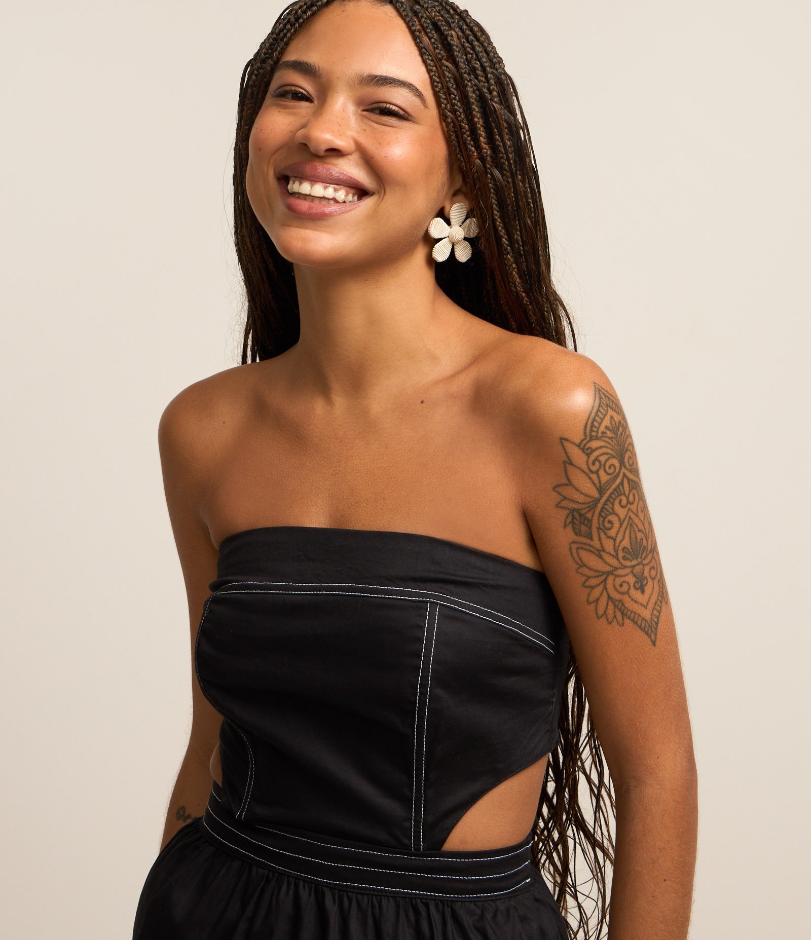 Vestido New Midi em Tricoline com Recorte Vazado e Pespontos Preto 3