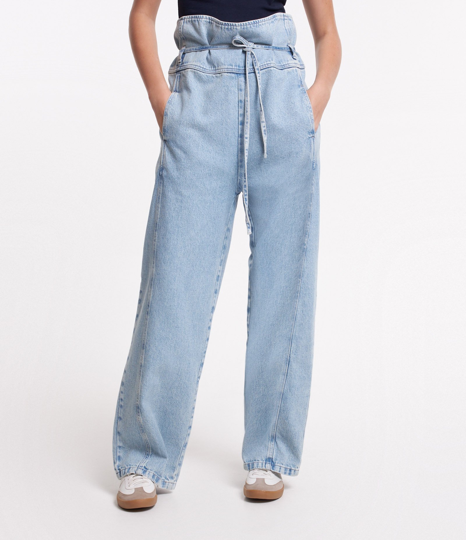 Calça Clochard em Jeans com Amarração e Bolsos Azul 2