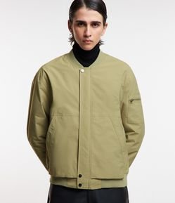 Jaqueta Bomber em Poliamida com Fechamento Frontal e Vista