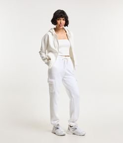 Calça Jogger em Moletom com Bolsos Cargo Laterais