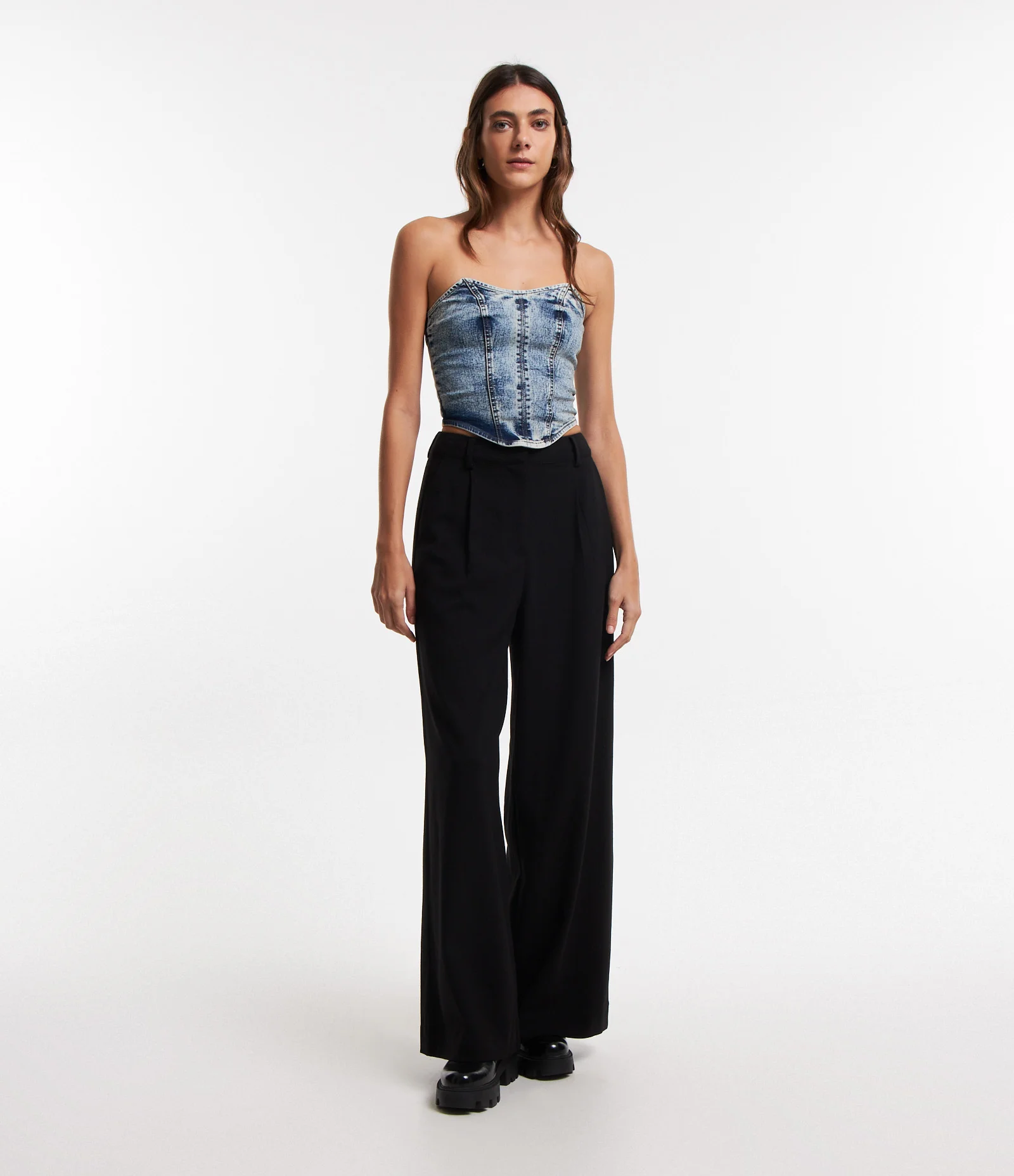 Top Corset em Jeans com Decote Tomara que Caia e Recortes Azul 2