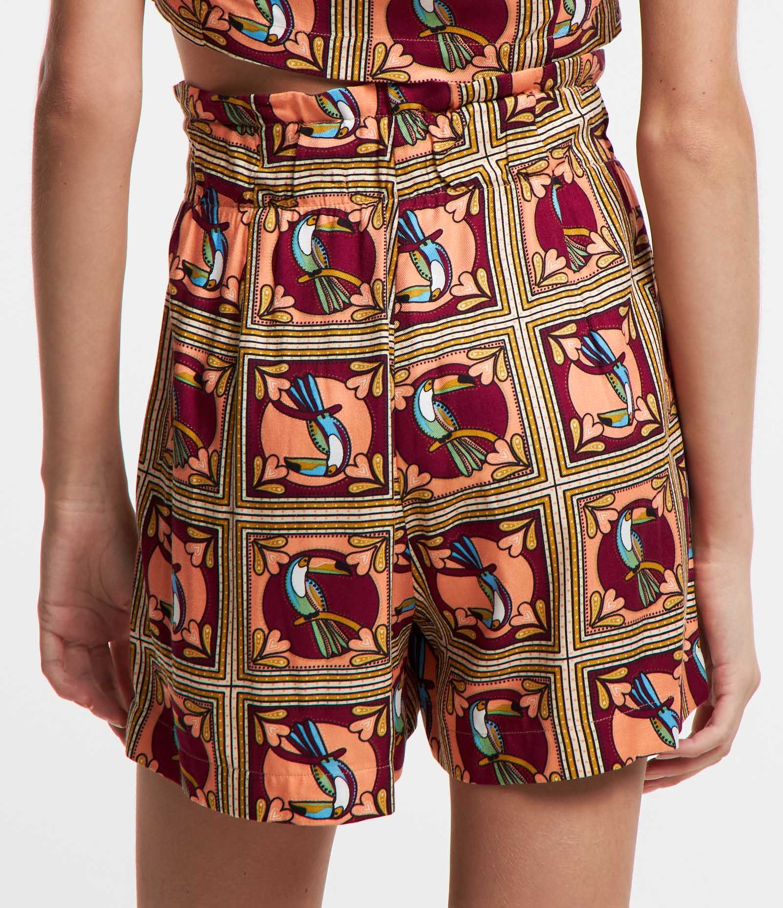 Short Clochard em Viscose com Lenço no Cós e Estampa Tucanos Amarelo/ Laranja/ Marrom 3