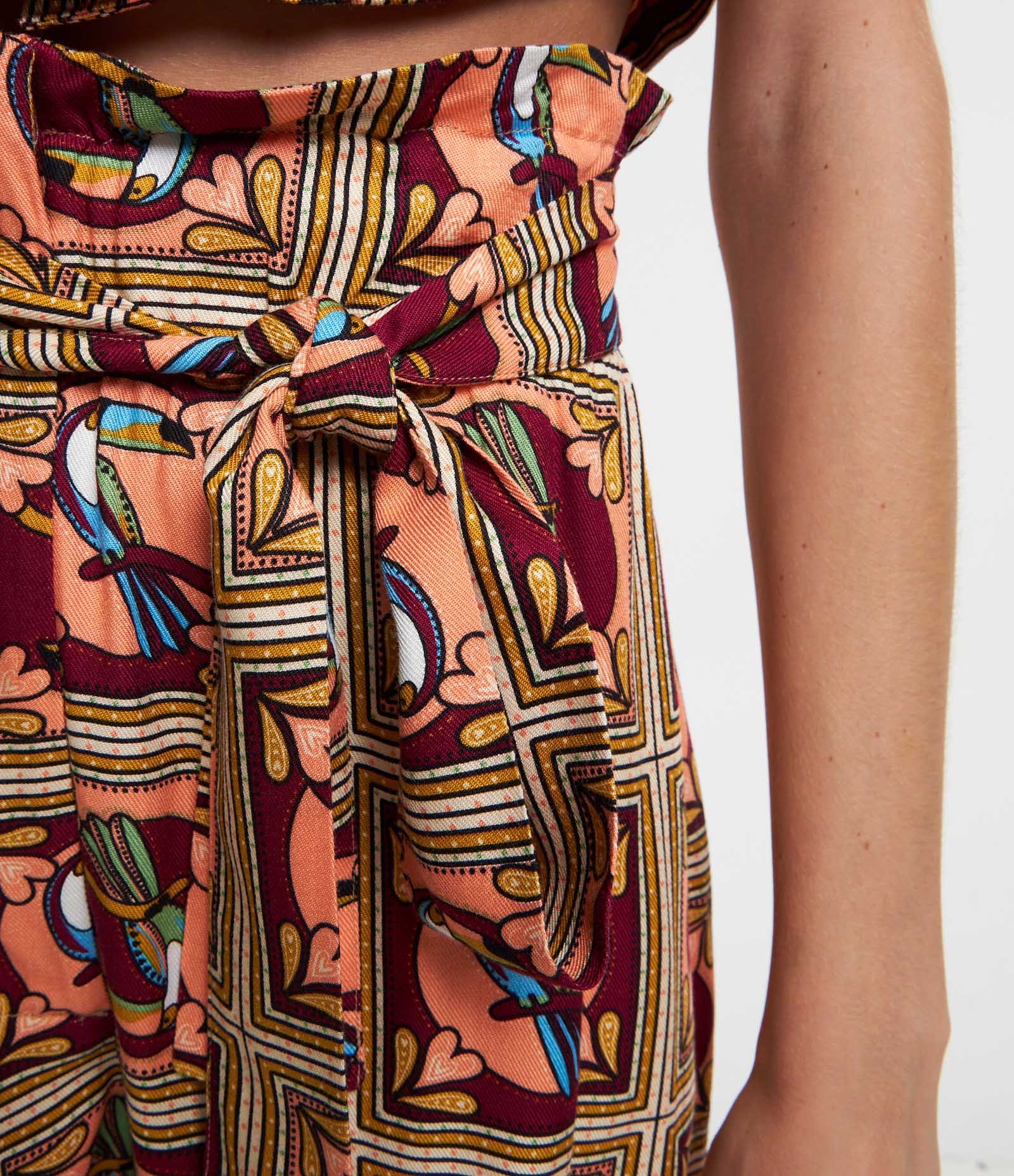 Short Clochard em Viscose com Lenço no Cós e Estampa Tucanos Amarelo/ Laranja/ Marrom 4