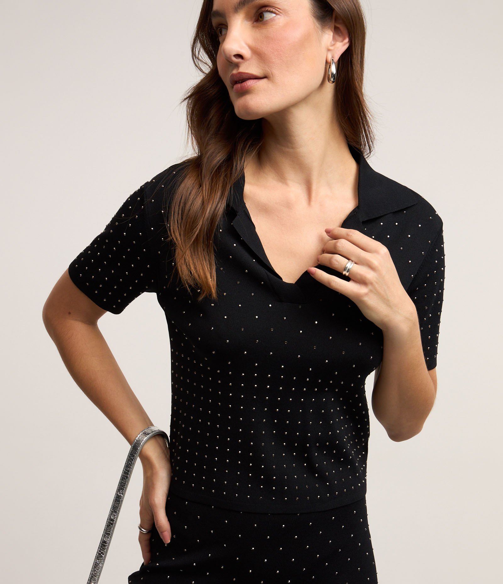 Blusa em Viscose com Gola Polo e Strass Aplicados Preto 1