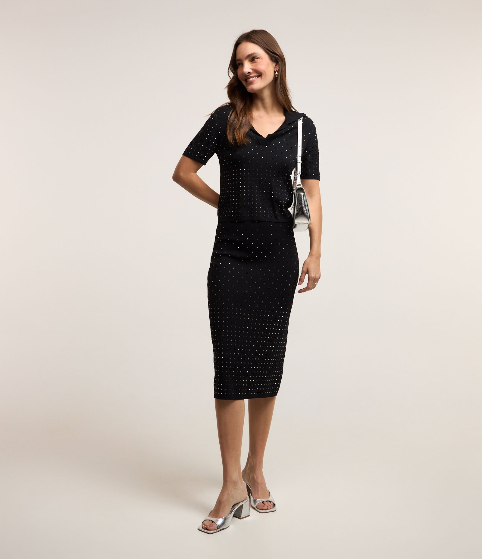 Blusa em Viscose com Gola Polo e Strass Aplicados Preto 2