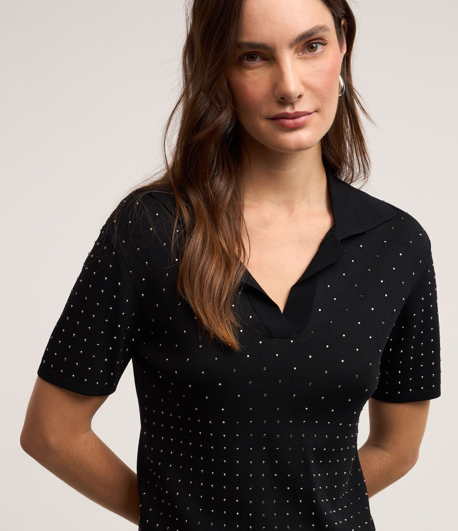 Blusa em Viscose com Gola Polo e Strass Aplicados Preto 4