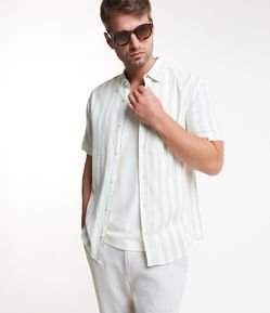 Camisa em Linho e Viscose com Estampa Listras e Abotoamento