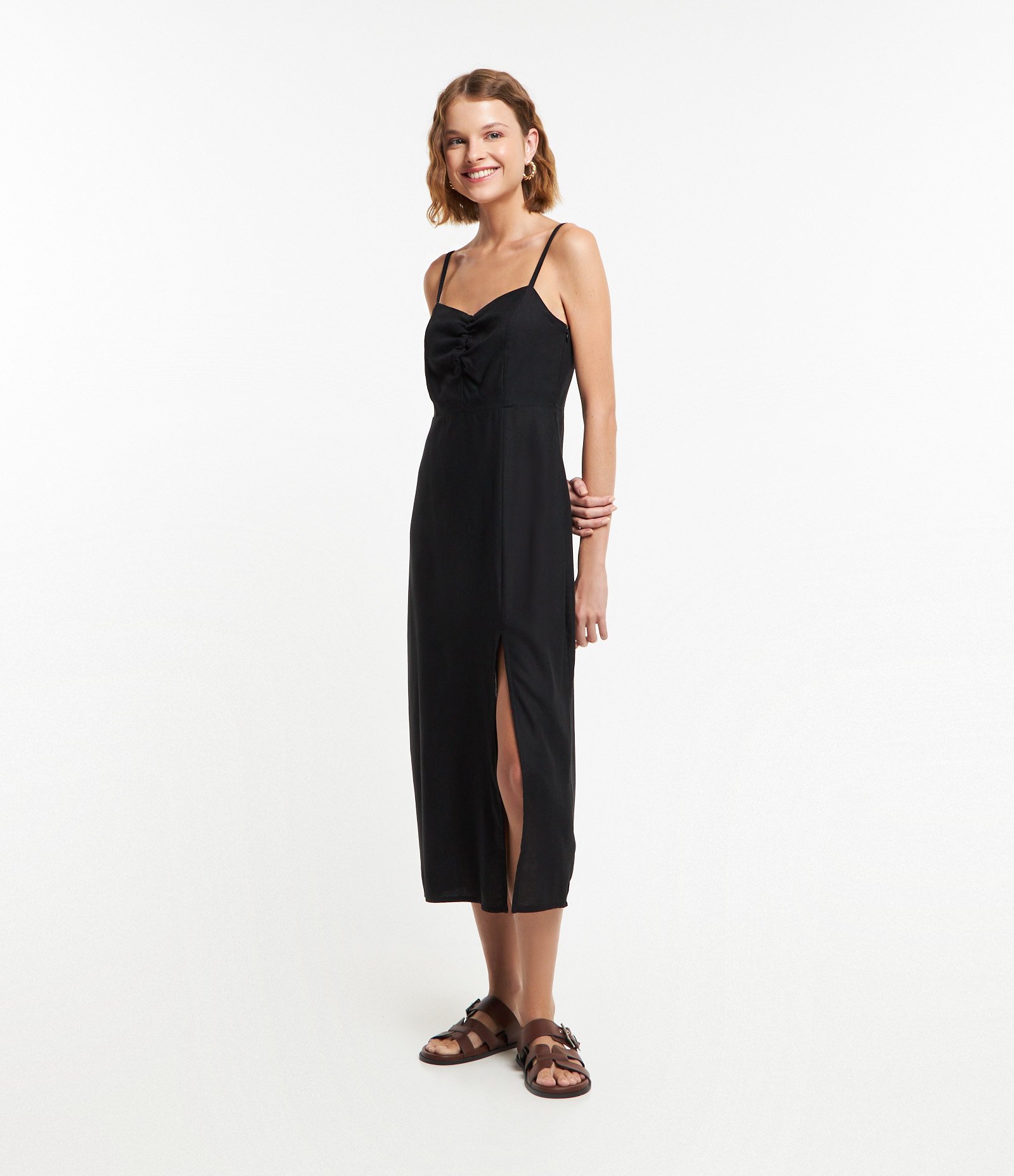 Vestido Midi em Linho com Franzido no Busto e Fenda Preto 1