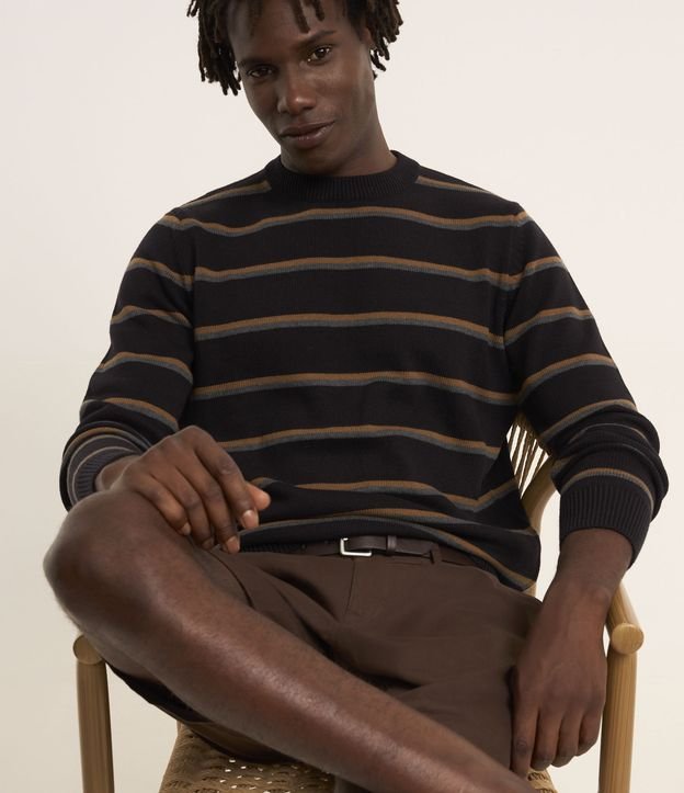 Suéter em Tricô com Listras e Detalhes Canelados