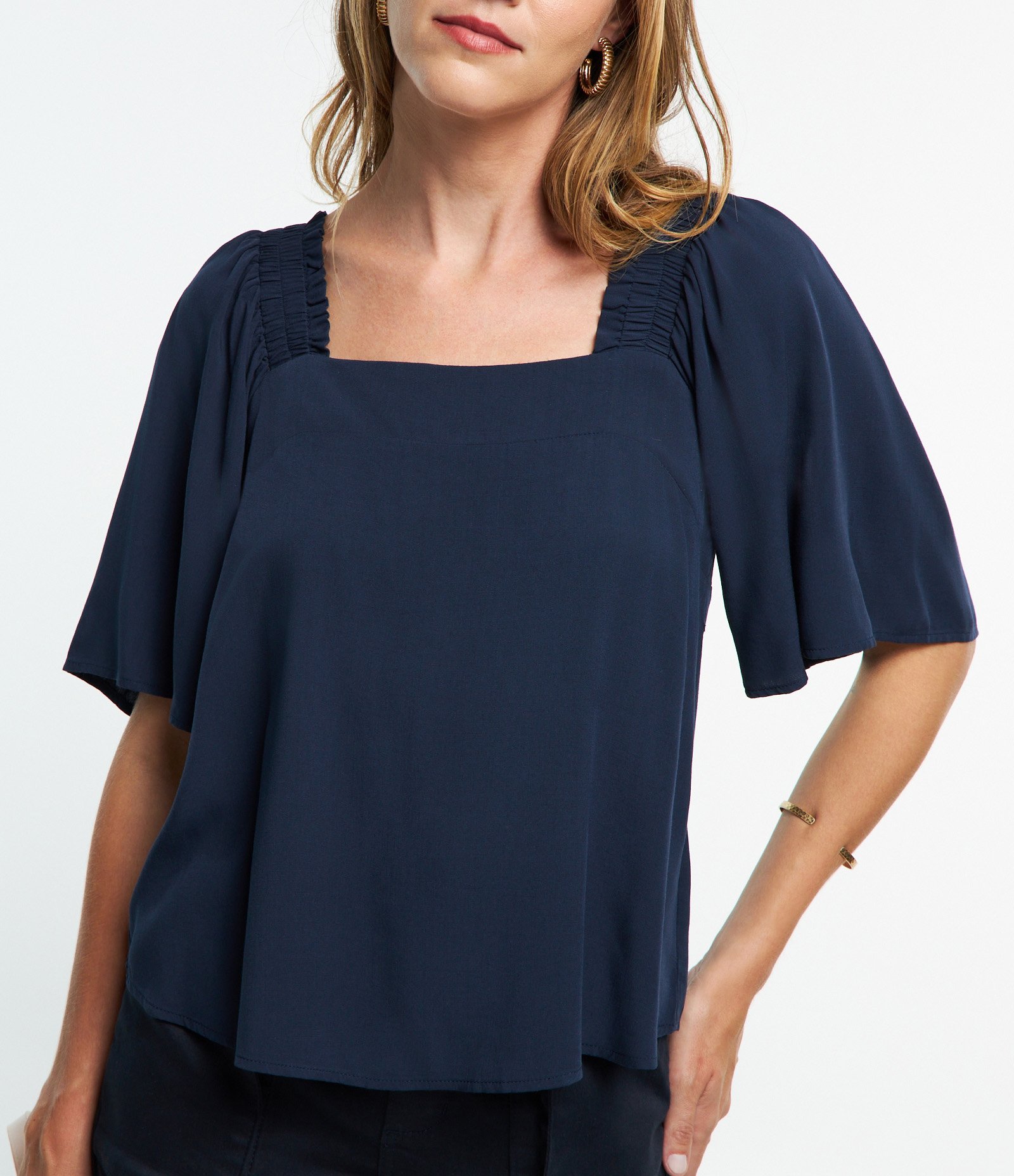 Blusa Manga Curta em Viscose com Decote Quadrado e Amarração Azul Marinho 5