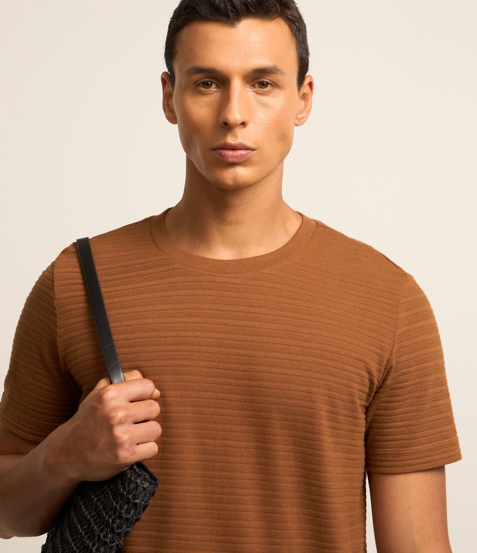 Camiseta em Algodão com Textura Horizontal Marrom 3