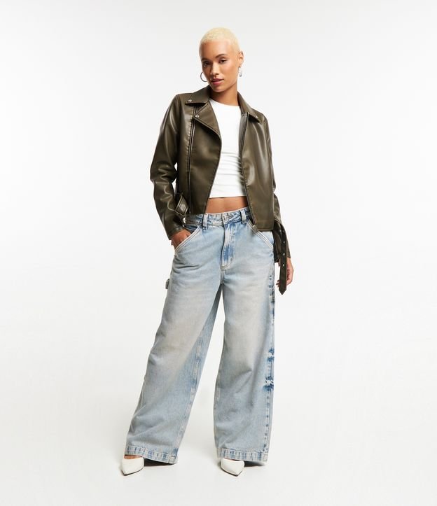 Calça Pantalona em Jeans com Bolsos e Faixa Lateral