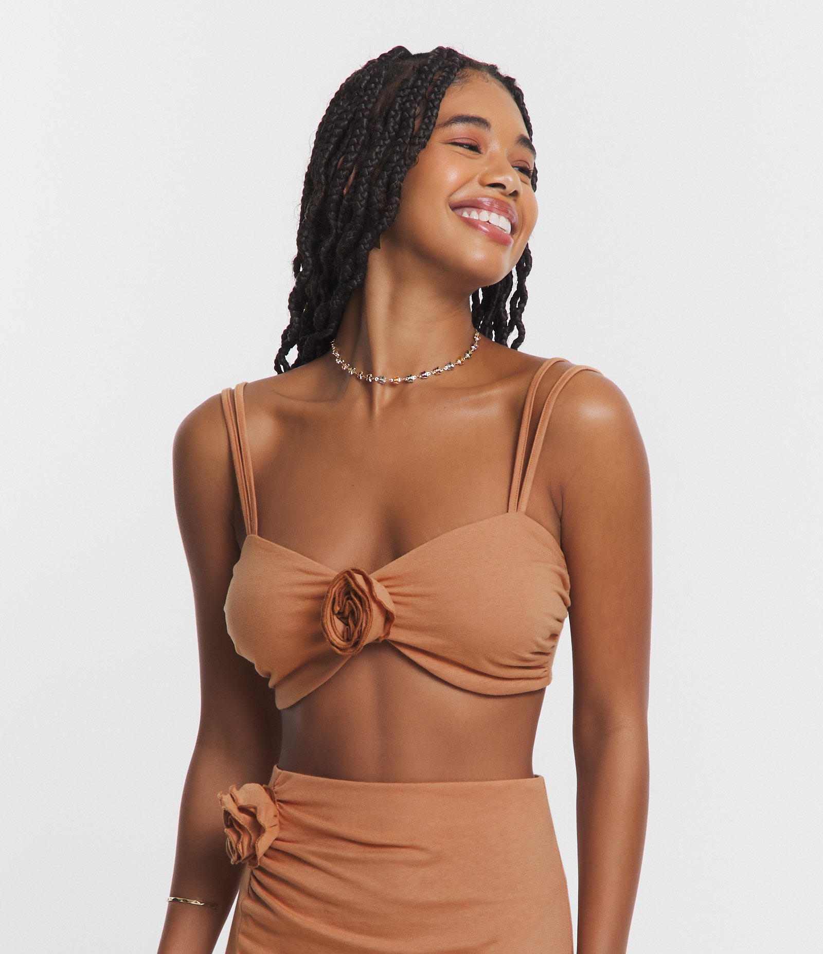 Top de Alcinha com Flor Aplicada e Lastex nas Costas Marrom 1