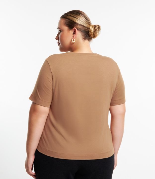 Blusa T-shirt com Estampa de Quadro Animal Print e Paetês Curve & Plus Size Marrom Caramelo 3