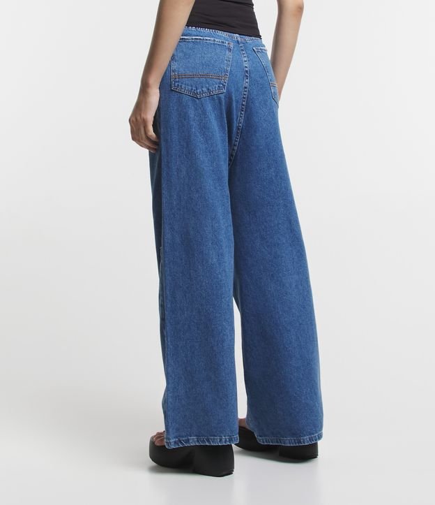 Calça Pantalona em Jeans com Gancho Alongado Azul 3