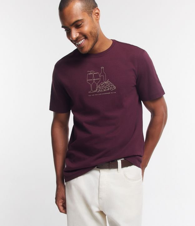 Camiseta em Meia Malha com Estampa de Vinho