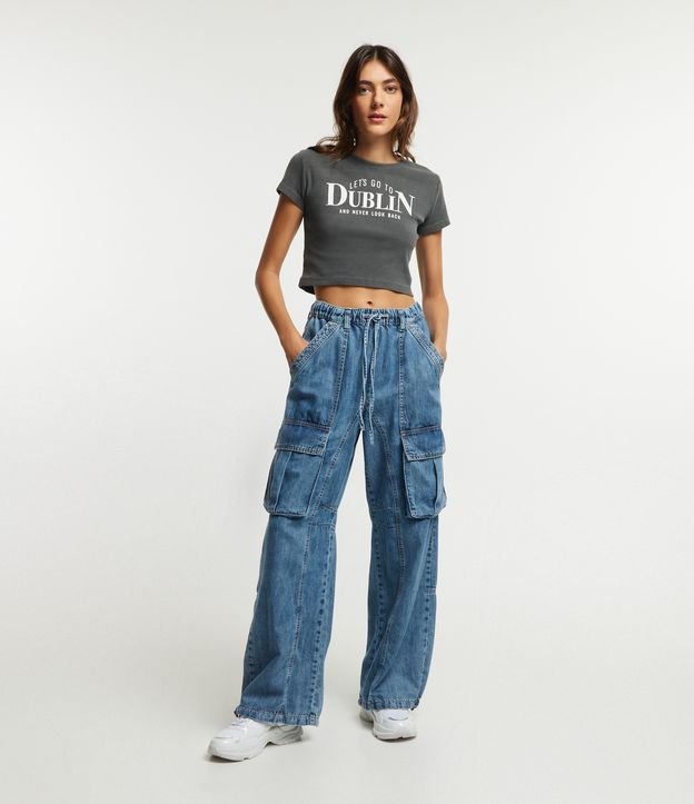 Calça Cargo em Jeans com Bolsos e Amarração
