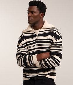 Suéter em Tricô com Zíper na Gola e Estampa Listras Assimétricas