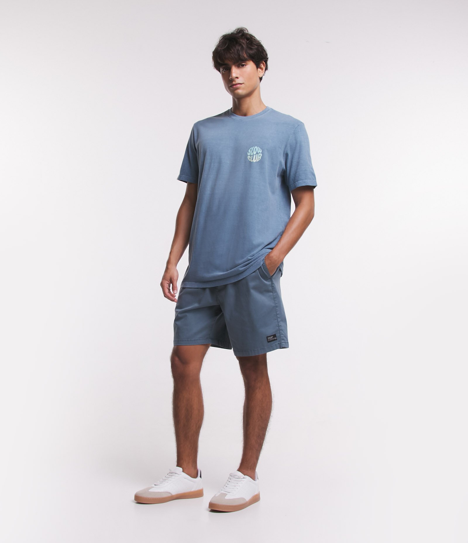 Bermuda Regular em Sarja Lavada com Amarração no Cós Azul Escuro 1