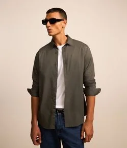 Camisa Regular em Sarja Fio Egípcio e Gola Colarinho