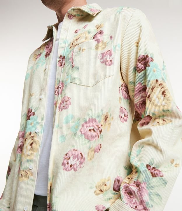 Camisa em Veludo Floral com Bolso no Peito