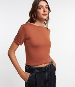 Blusa Básica em Viscose com Manga Dobrada