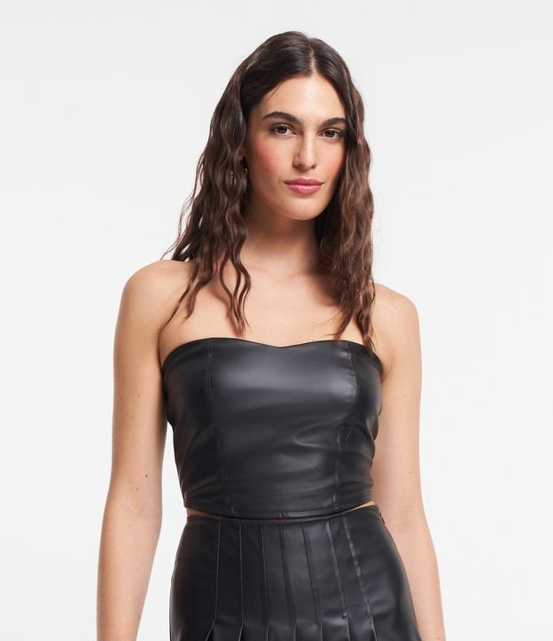 <em>Corset</em> preto, da Renner