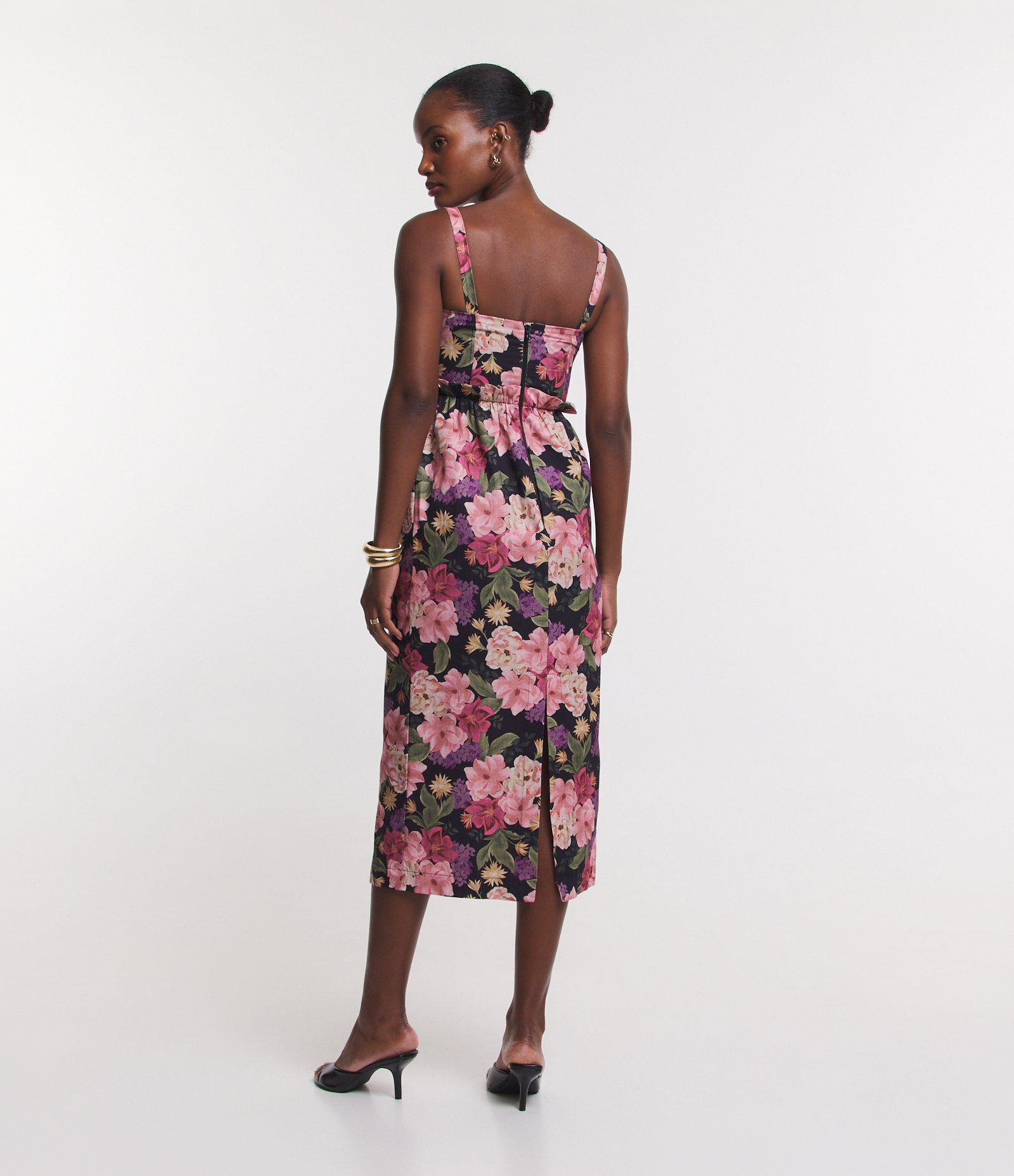 Vestido Midi em Sarja com Babadinho Frufru na Cintura e Estampa Floral Preto/ Rosa 3