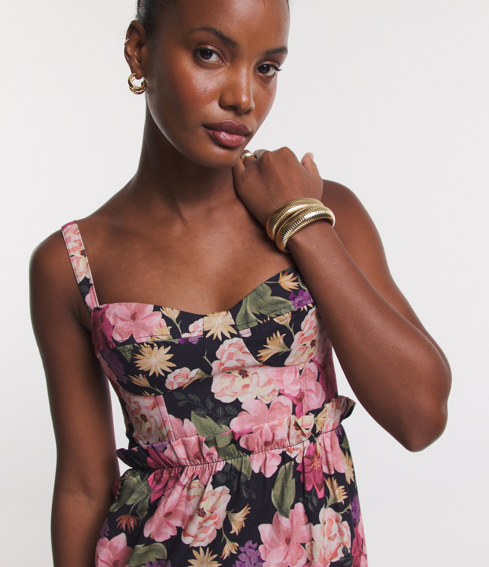 Vestido Midi em Sarja com Babadinho Frufru na Cintura e Estampa Floral Preto/ Rosa 4