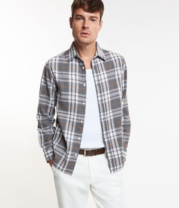 Camisa em Flanela com Abotoamento e Estampa Xadrez