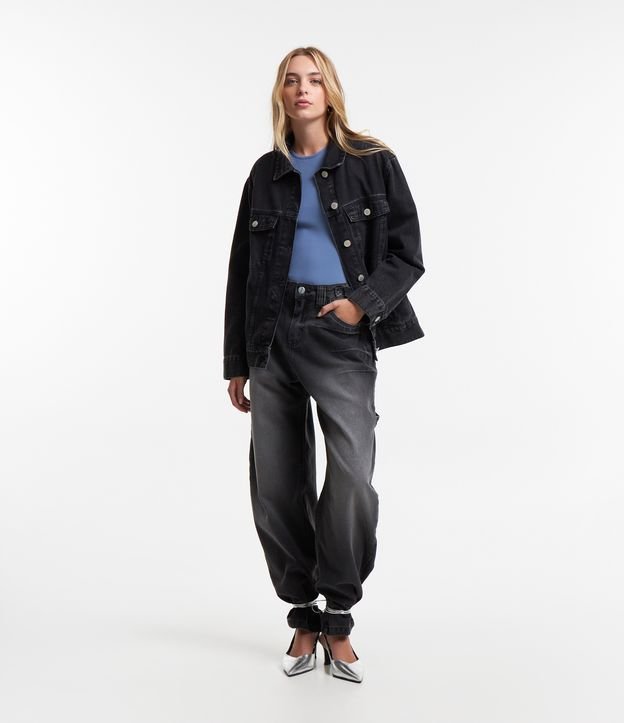 Calça Balloon em Jeans com Bolsos Cargo