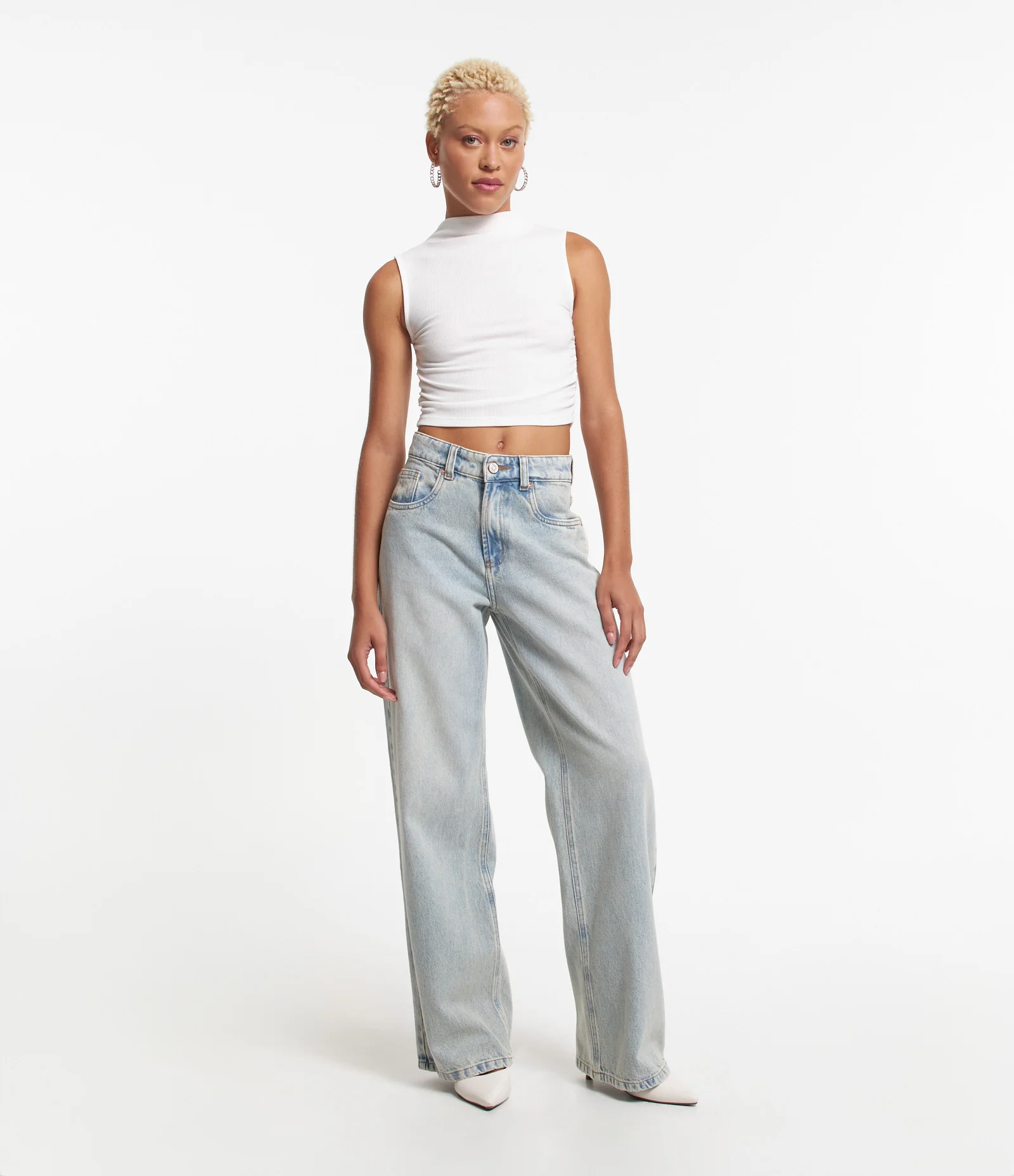 Blusa sem Manga em Ribana com Golinha Alta e Franzinho Lateral Branco Neve 2