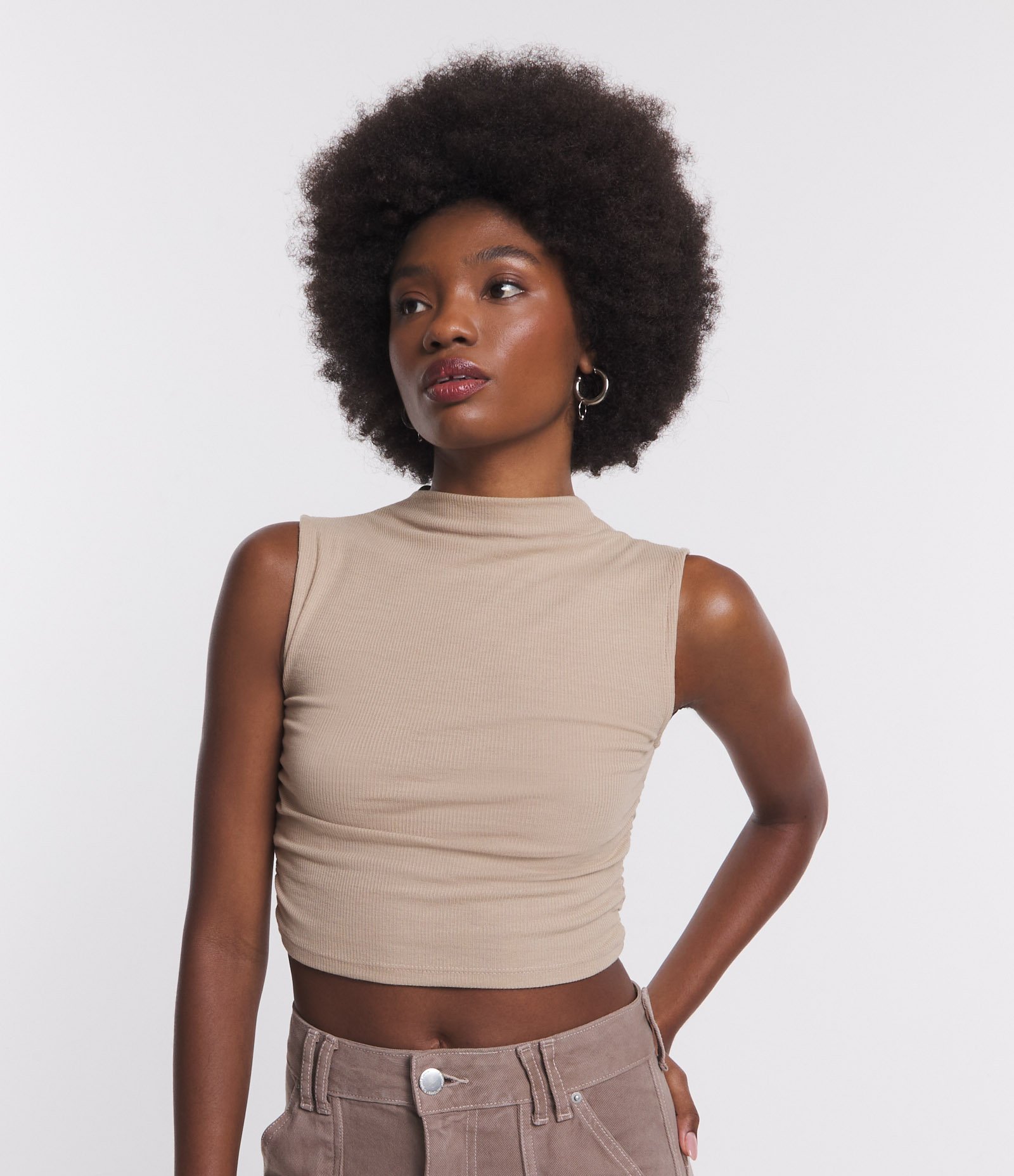 Blusa sem Manga em Ribana com Golinha Alta e Franzinho Lateral 1