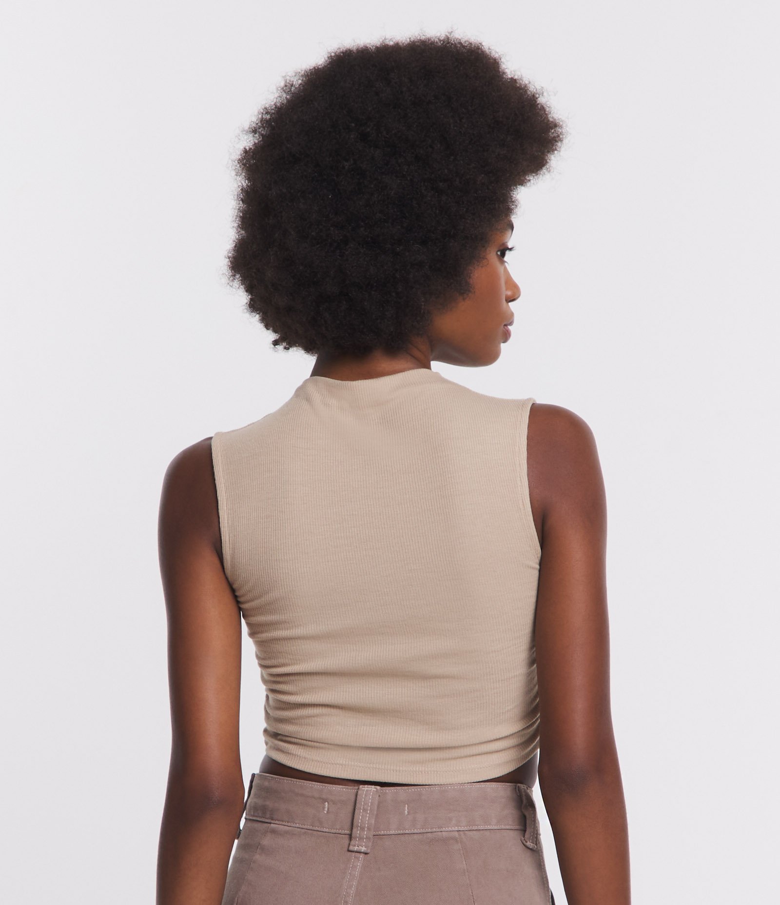 Blusa sem Manga em Ribana com Golinha Alta e Franzinho Lateral 3