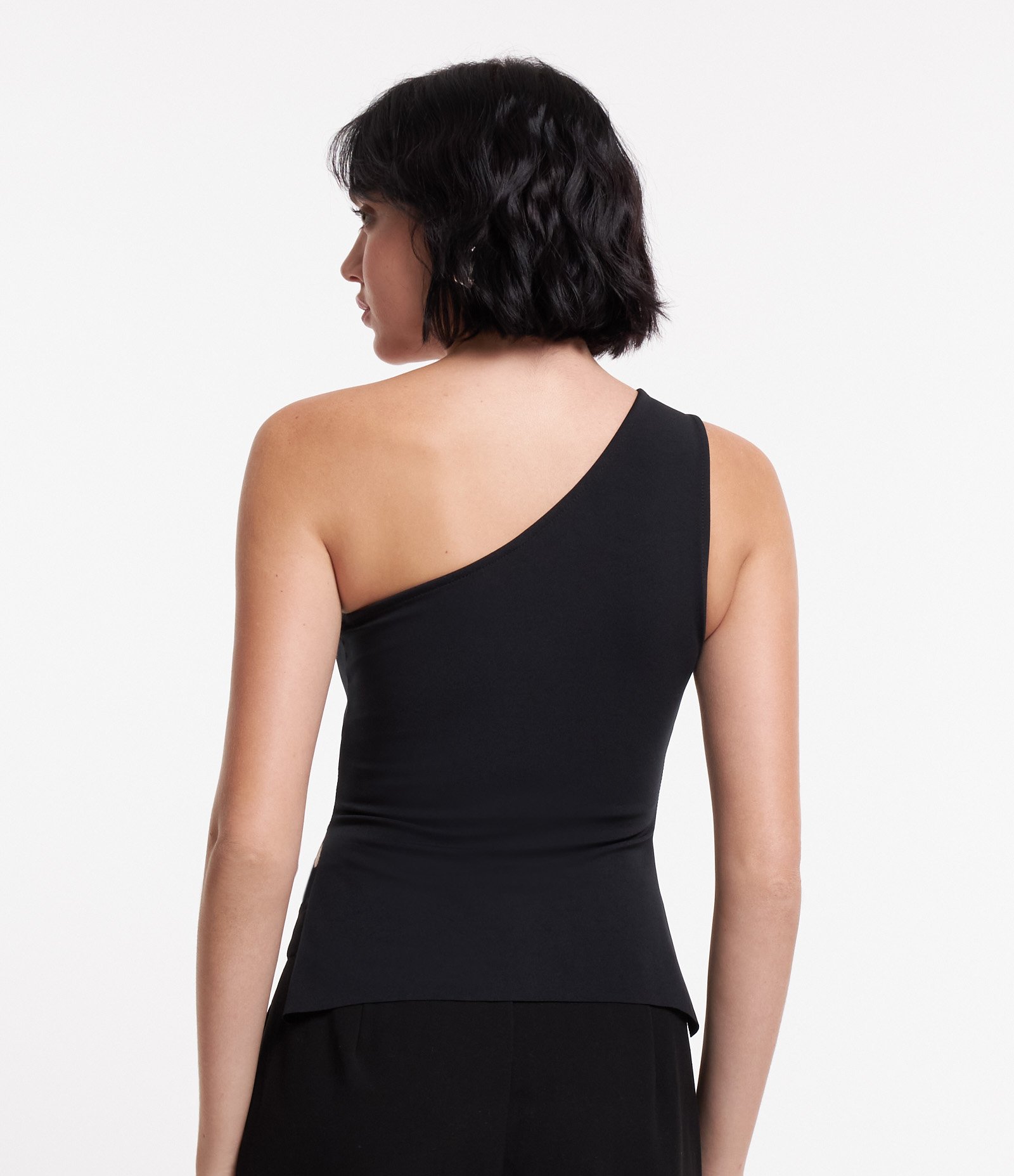 Blusa Sem Manga em Meia Malha com Decote Ombro Só 3