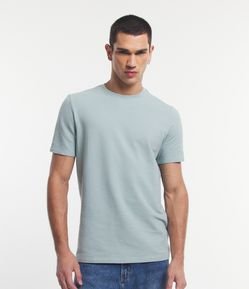 Camiseta Regular em Ana Ruga com Textura e Manga Curta
