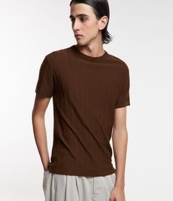 Camiseta Slim em Tricô com Relevos Verticais