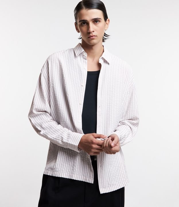 Camisa em Ana Ruga com Manga Longa e Estampa Listrada