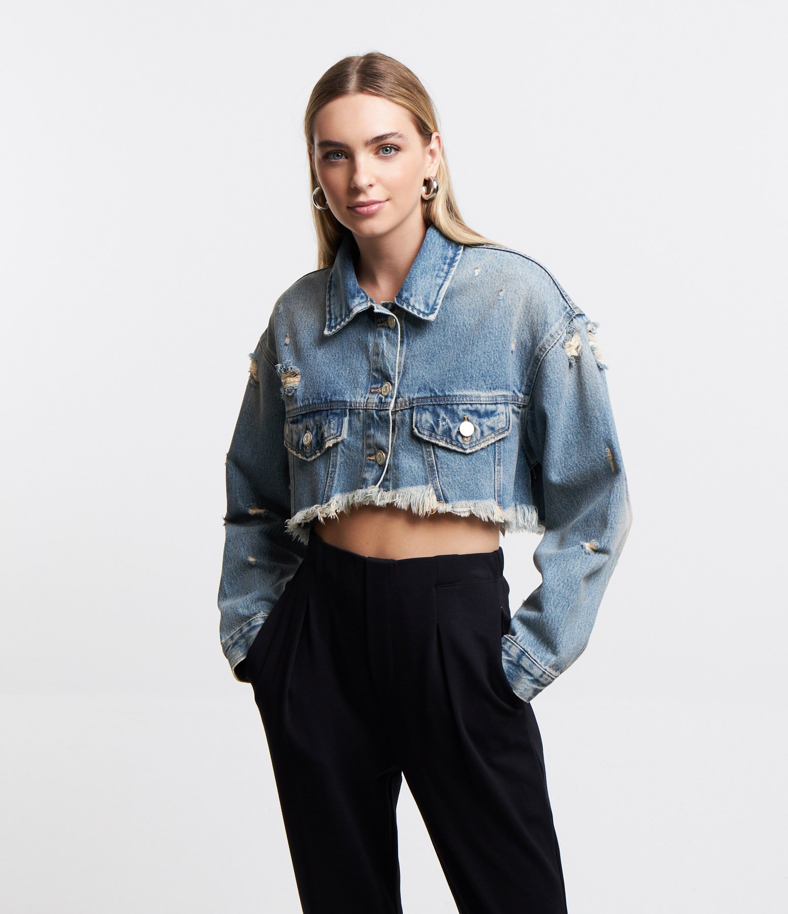 Jaqueta Cropped em Jeans com Barra Cortada e Puídos Azul 1