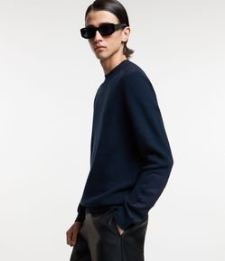 Suéter em Tricô com Recorte Blocado nos Antebraço