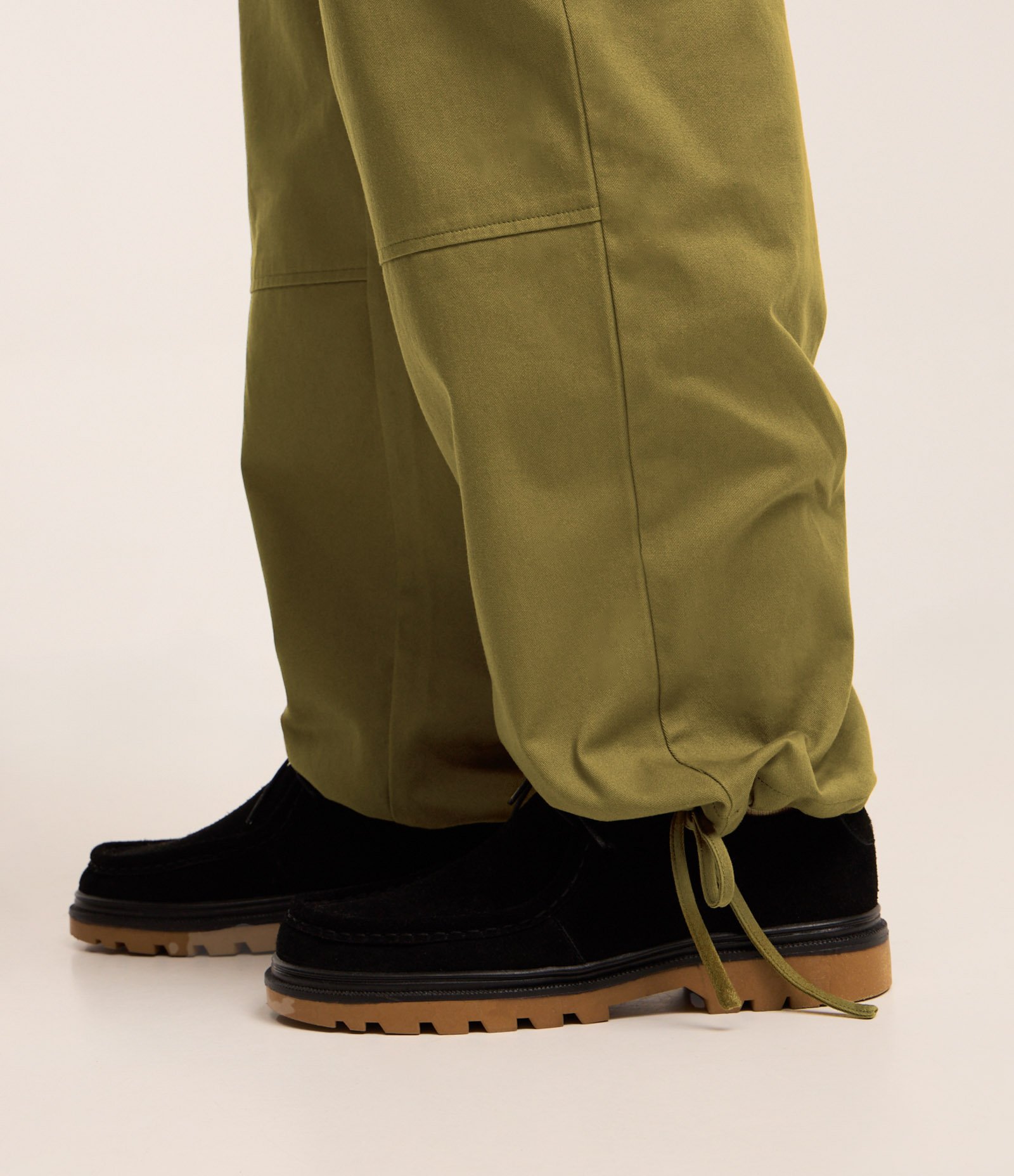 Calça Cargo Alfaiataria com Amarração na Barra Verde 4