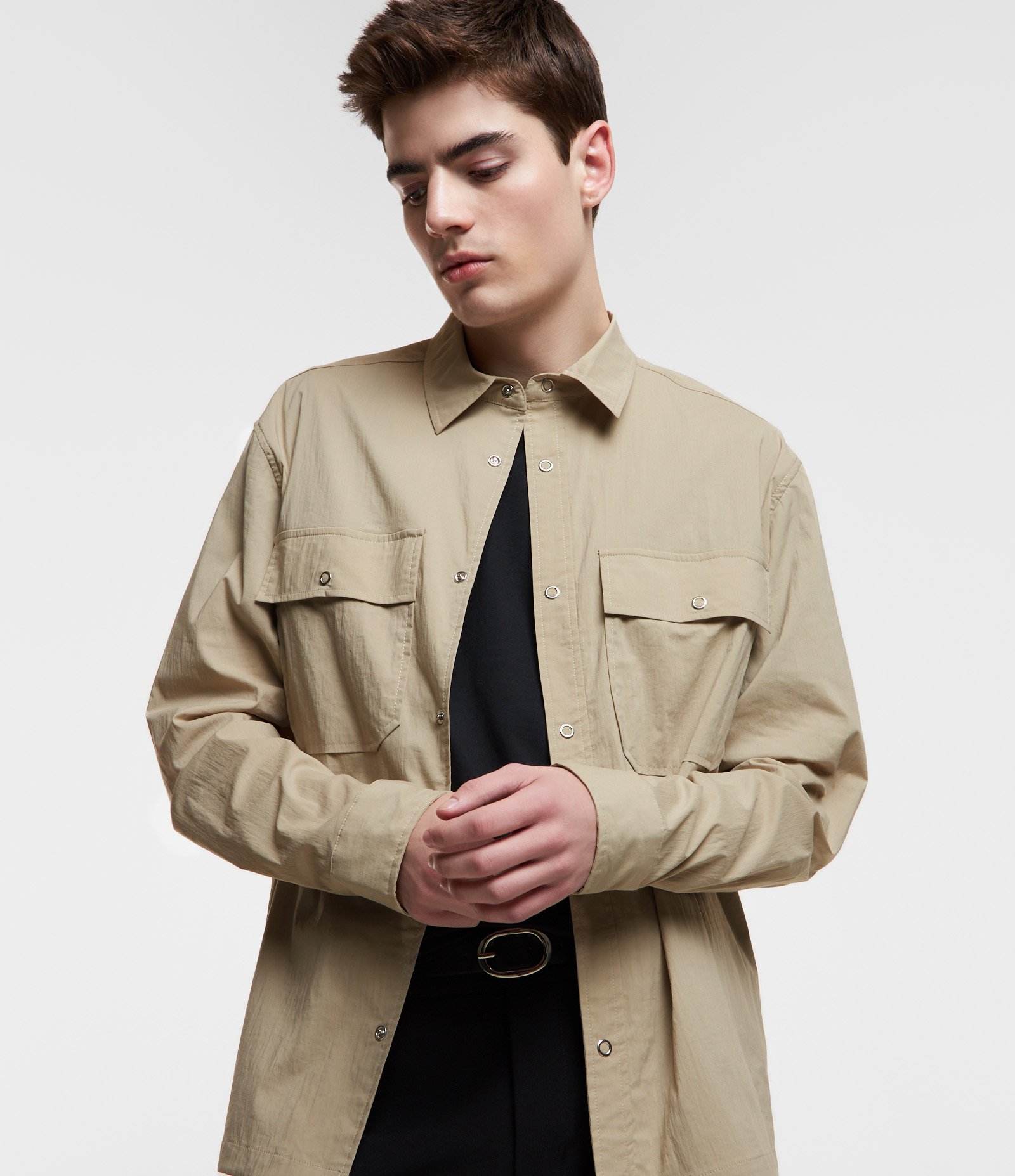 Camisa Overshirt com Bolsos Lapela no Peito e Abotoamento Bege 1