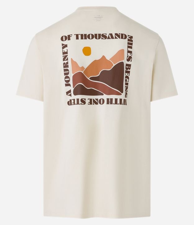 Camiseta Comfort em Algodão Peruano com Estampa Montanhas Peito e Costas Bege Creme 7