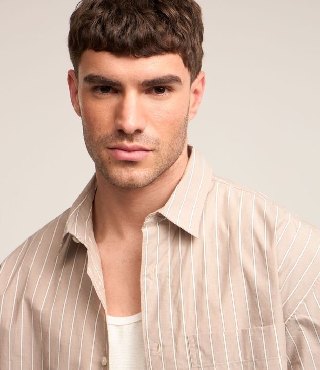 Camisa Relaxed em Tricoline com Listras e Mangas Longas